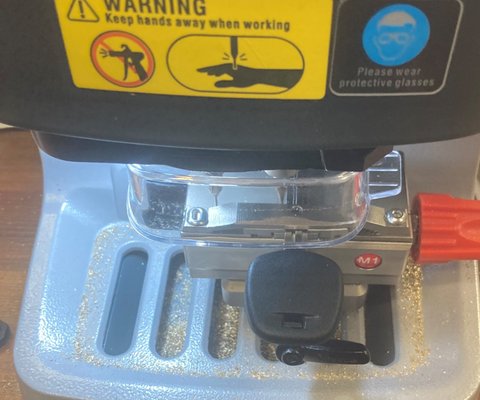 Professional Car Key Cutting and Duplication Service