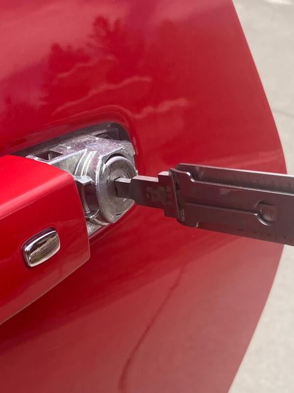 Professional Locksmith Using Lishi Tools