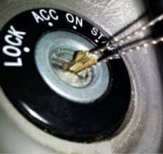 Professional Broken Key Extraction Service